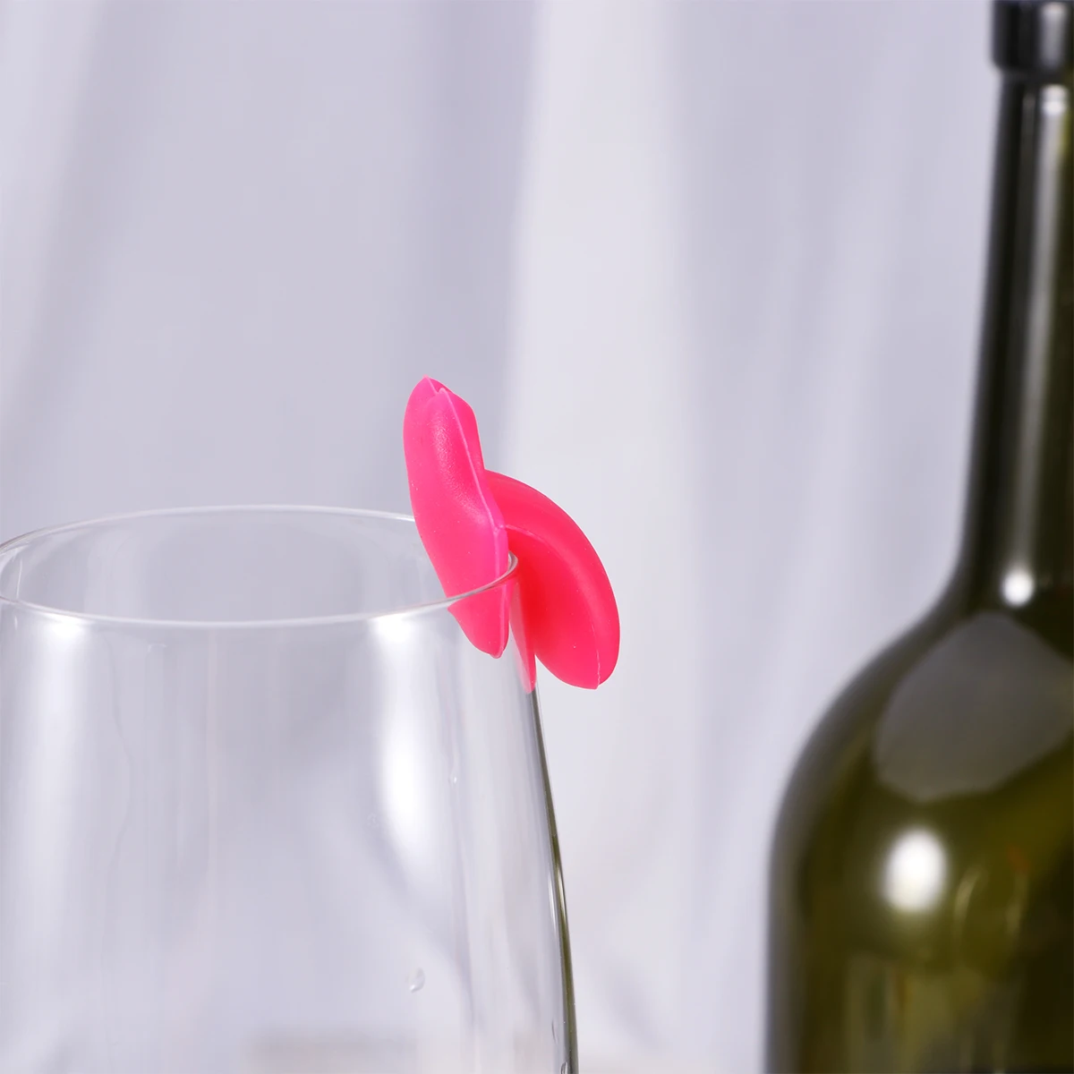 

6Pcs Silicone Red Wine Glass Marker Food Grade Lipstick Style Non Slip Glass Identifier Eco Friendly Perfect for Cocktail