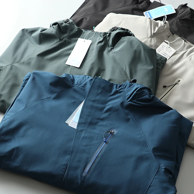 

Светоотражающая ветрозащитная водонепроницаемая демисезонная спортивная куртка с капюшоном для мужчин, приталенный крой, модный городской стиль, полиэстер