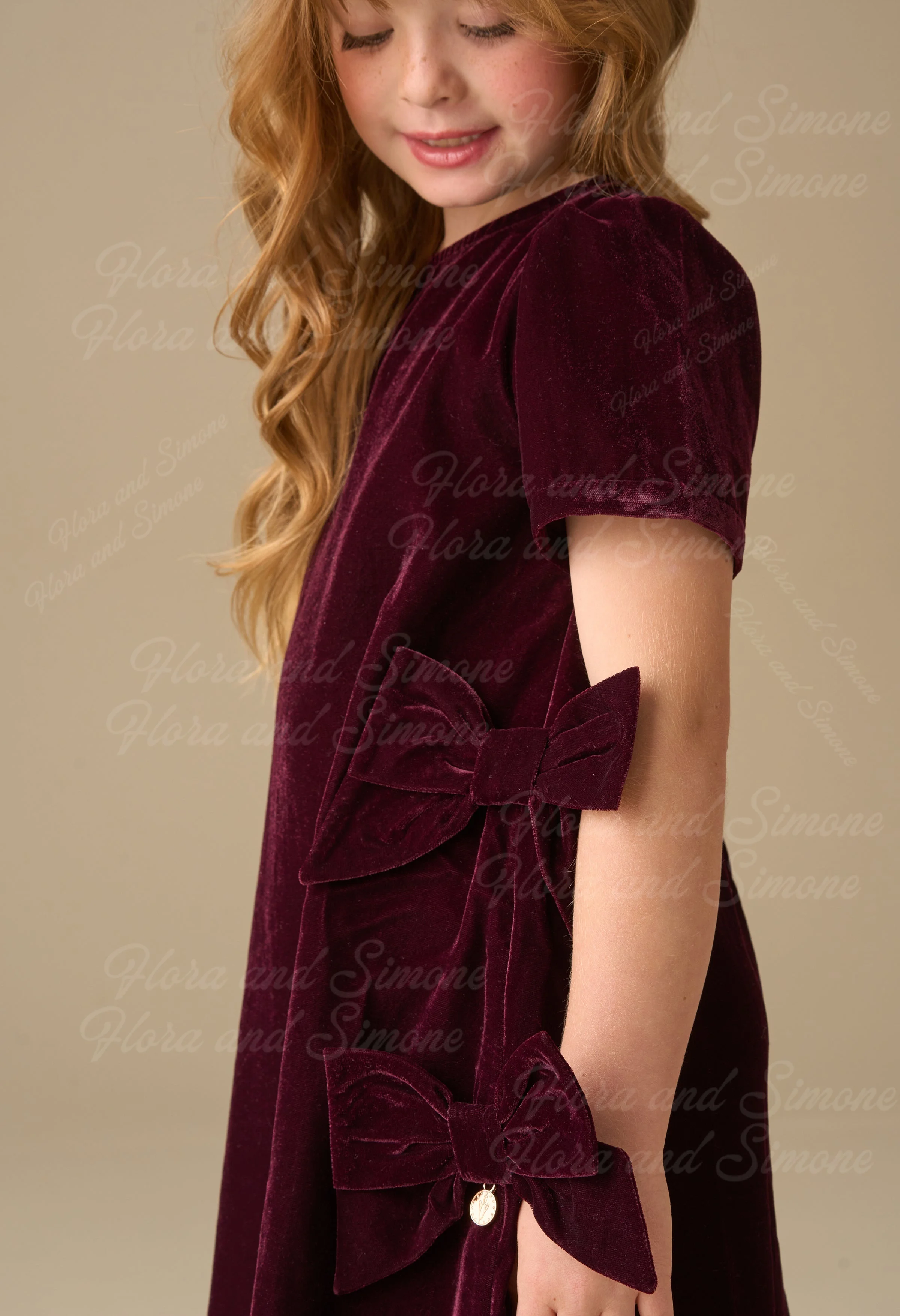 Gaun Pengiring Pengantin Anak Perempuan Berbahan Beludru Burgundy Lengan Pendek untuk Perayaan Natal, Pernikahan, dan Ulang Tahun