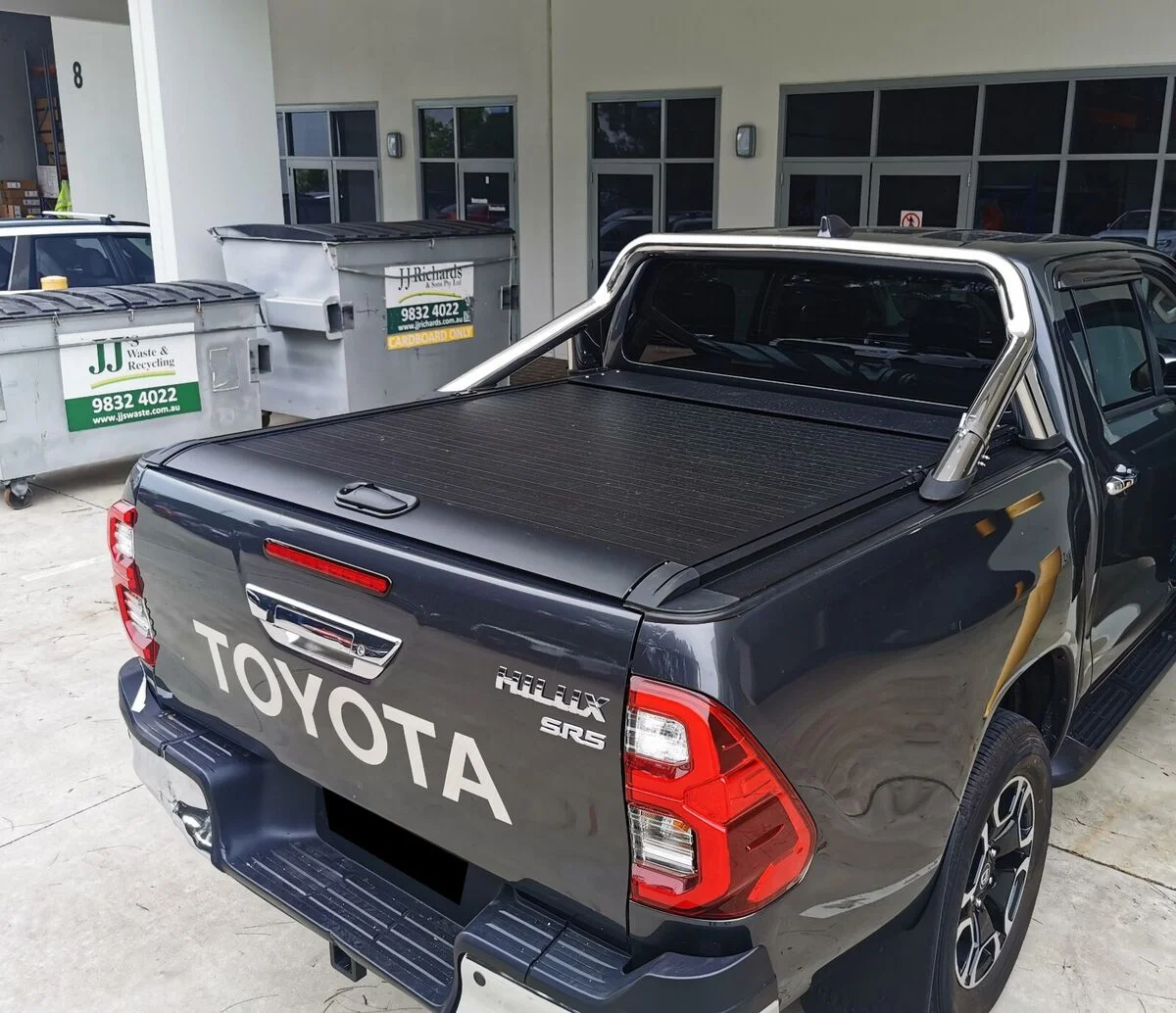 

High quality Tonneau hard lip sleeve for Toyota Hilux 2015 manual roller blind cover