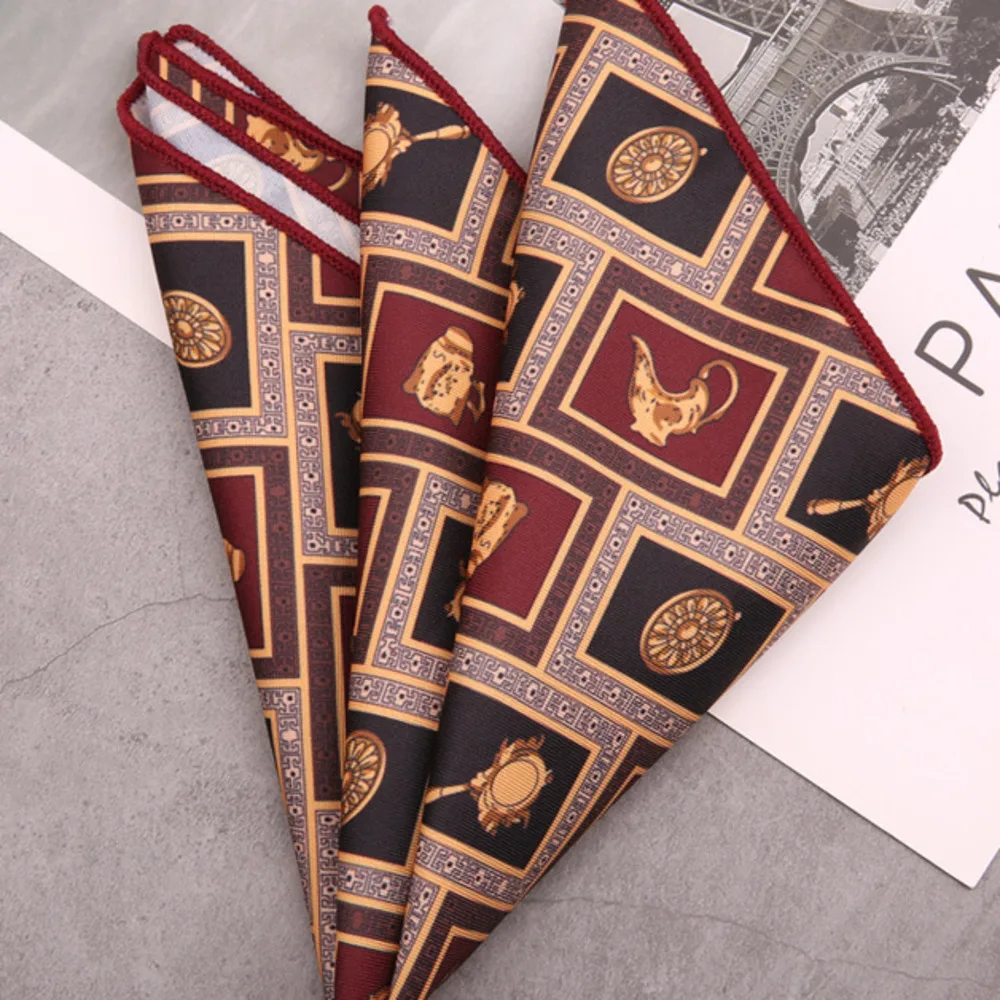 ผู้ชายชุดพ็อกเก็ตสแควร์ Hongkang Street สไตล์ลําลองผ้าเช็ดตัวสีน้ําตาลพิมพ์ผ้าเช็ดหน้าอย่างเป็นทางการชุดสูทธุรกิจอุปกรณ์เสริม