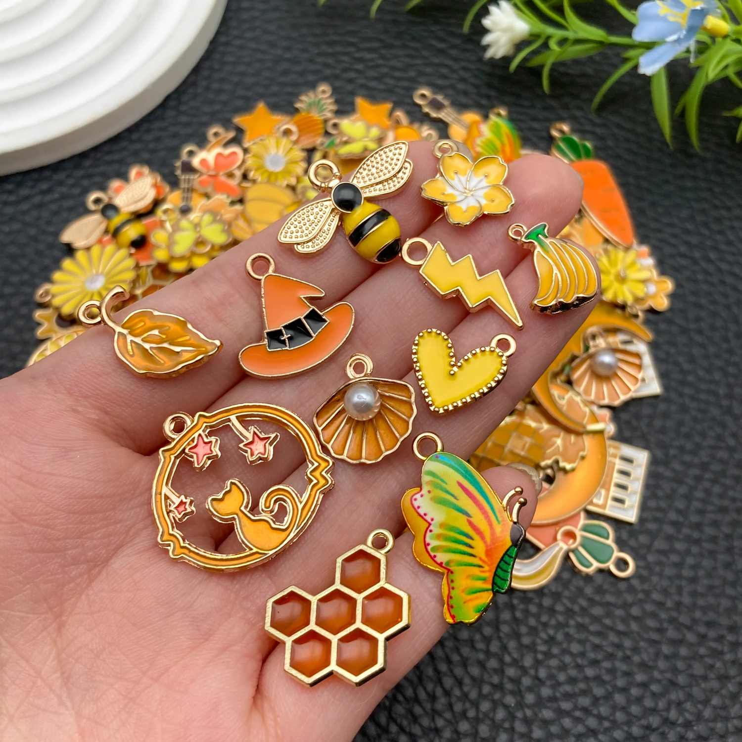 20/50/100pcs Adorable Oil-Dipped Alloy Charm Assortment! – Ultimate DIY Jewelry Treasure with Random Mix of Super-Cute Elements