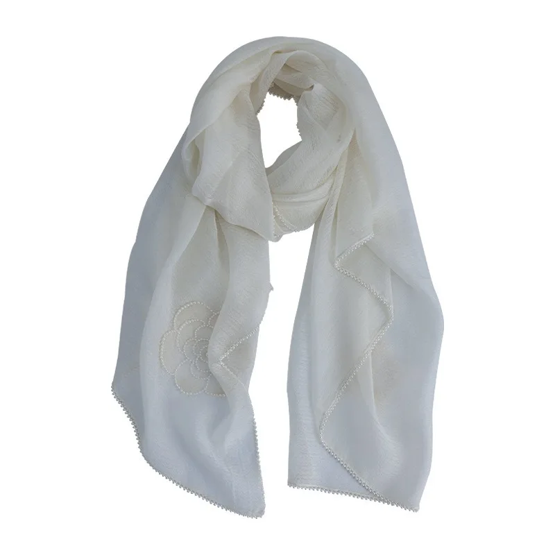 Moda de camelia Xiaoxiang, bufanda de lana de seda, chal blanco, perla femenina fina.