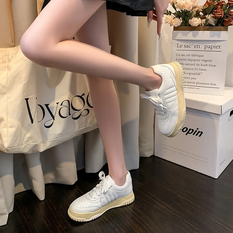 Explosive Platform Small White Flat Shoes Women 2024 New Spring Lace-up Retro Sports Casual Shoes Women All Match Board Shoes