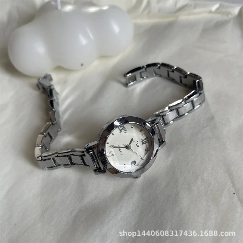 Niszowy okrągły mały zegarek Student Mori Style Bransoletka Stalowy pasek Prosty, pełen wdzięku i drobny zegarek dla kobietMiękki luksusowy retro