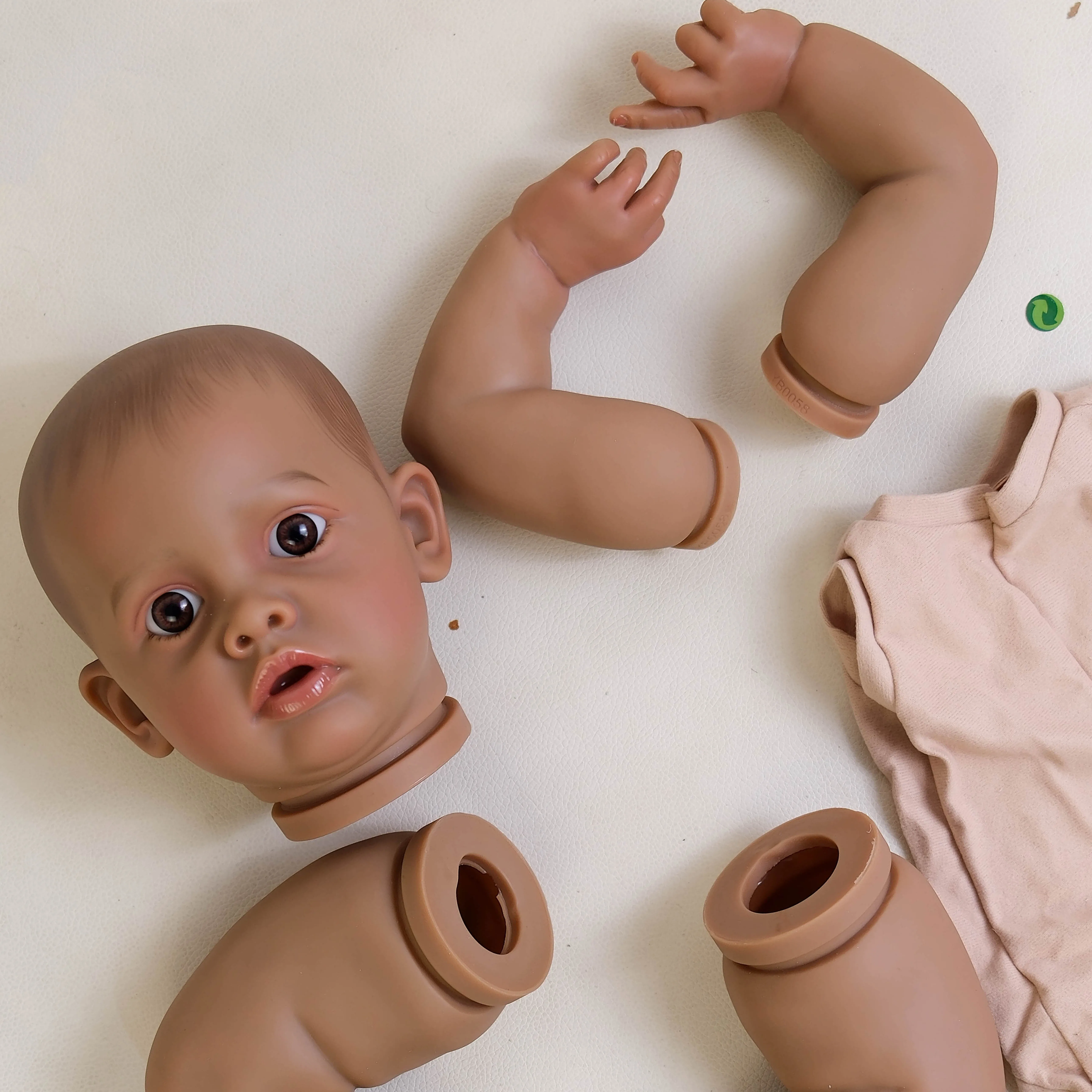 22インチ ダークスキン ベンジャミン 多層塗装 リボーンドールキット 手作り 未組み立て 本物そっくりの赤ちゃんパーツ コレクターズアイテム