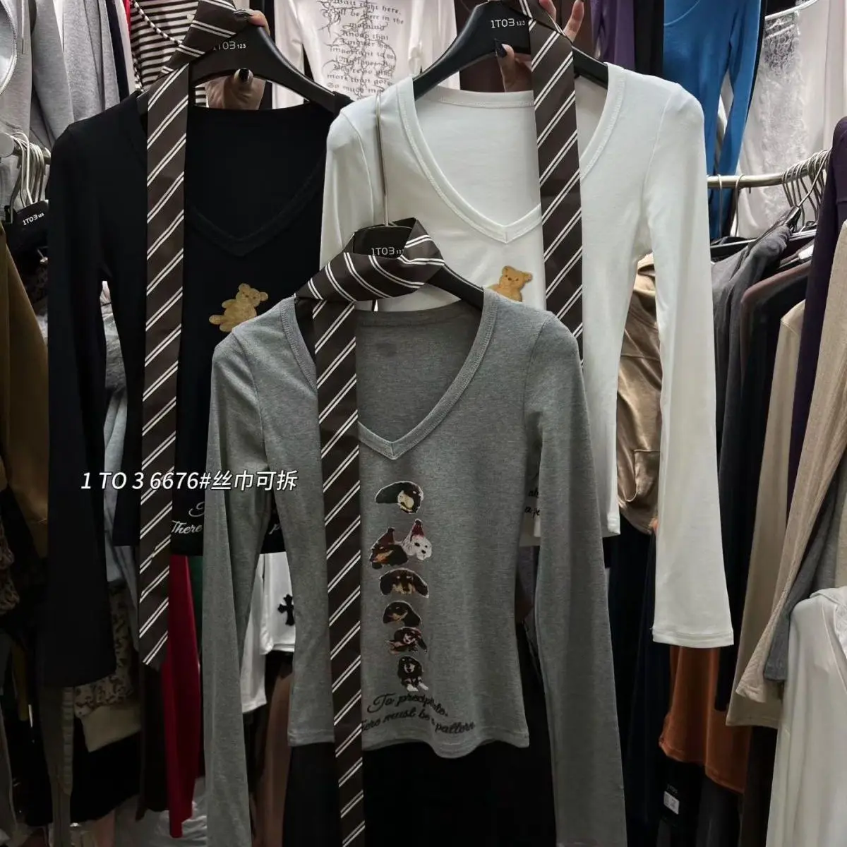 

Оптовая продажа, узкие футболки с v-образным вырезом, женский топ с шарфом, тонкие футболки, осенняя хлопковая футболка с длинным рукавом с мультяшным принтом