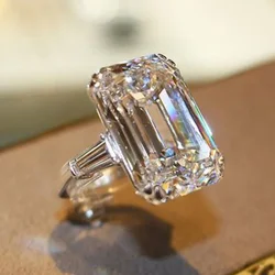 New Sparkling Quadrilateral Geometric Design Ring Light Luxury Personalized Fashion Style Engagement and Wedding Accessories