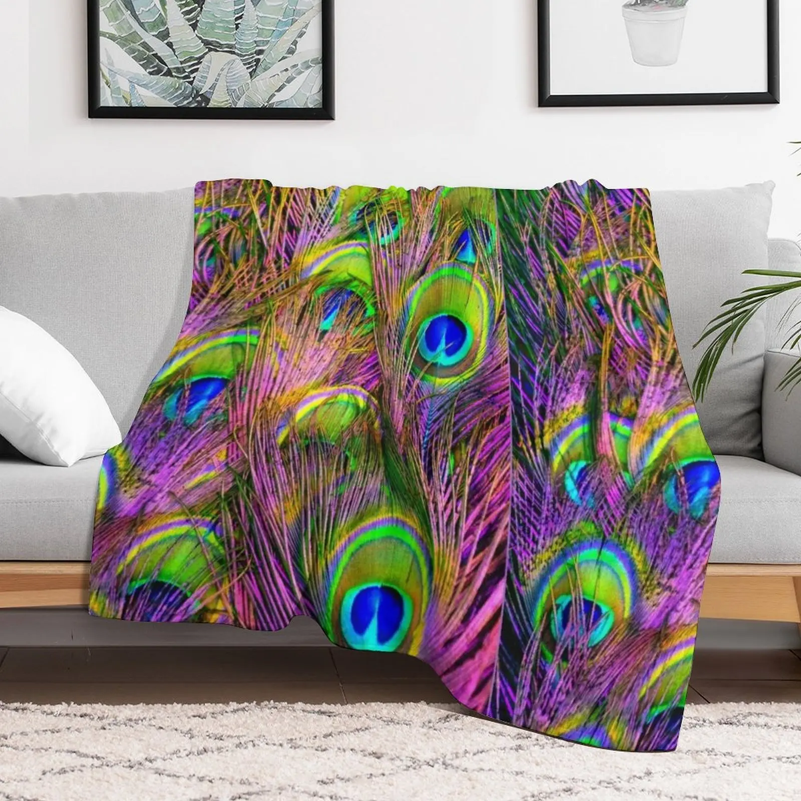 Beautiful Vivid Peacock Feathers Throw Blanket