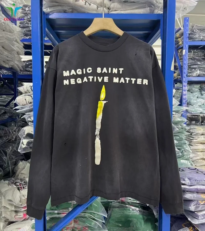 

Saint 25SS Новое поступление с буквенным логотипом и принтом свечей с круглым вырезом, потертая футболка с длинными рукавами и граффити, топы