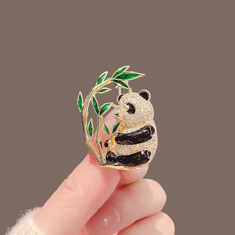 

2PC giant panda brooch high-end female corsage high-end design sense new clothes suit pin accessories