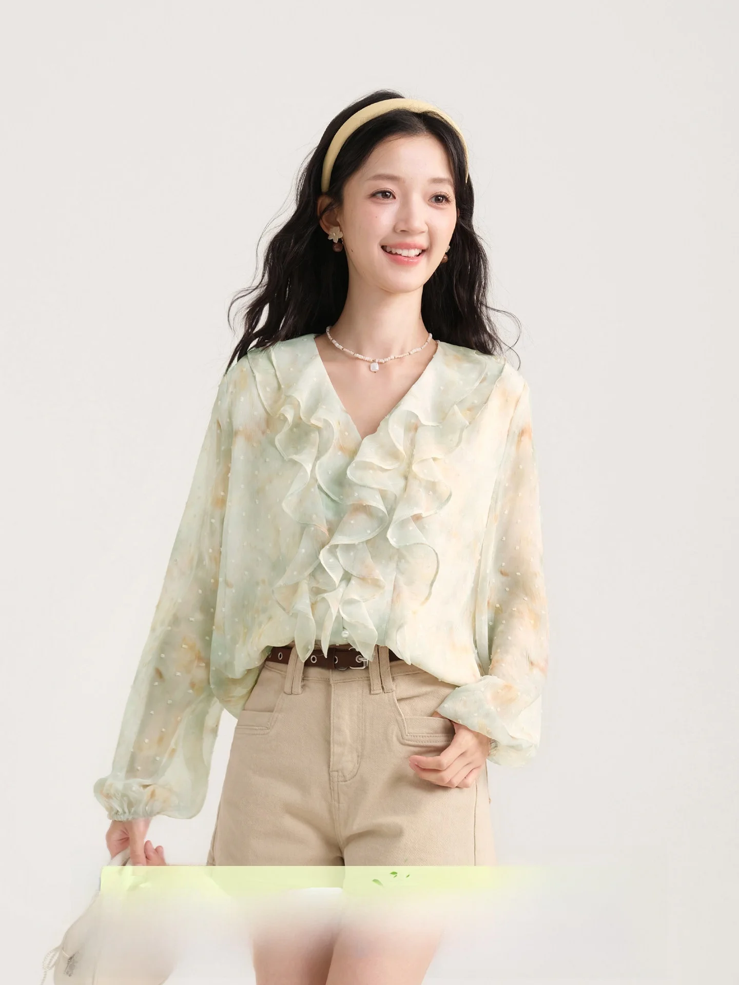 

Elegant Long Sleeve Women's Shirt Gentle Gradient Ruffle Design Cotton Polyester Blend Comfortable Breathable V-Neck Button-U...
