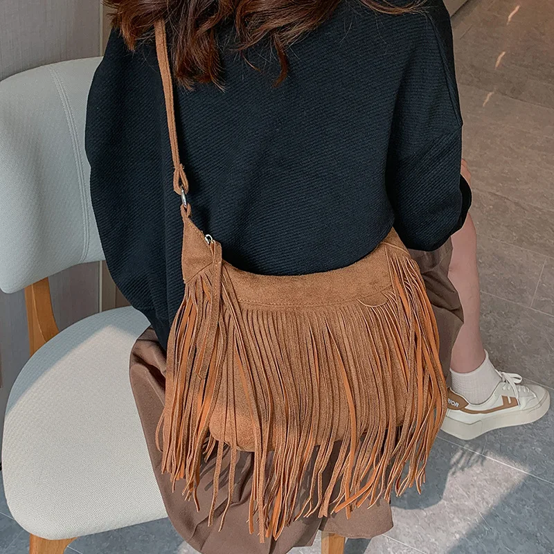 

Vintage Pu Leather Crossbody Bag with Tassel Spacious Shoulder Bag for Women Perfect for Phone and Cosmetic Organizing
