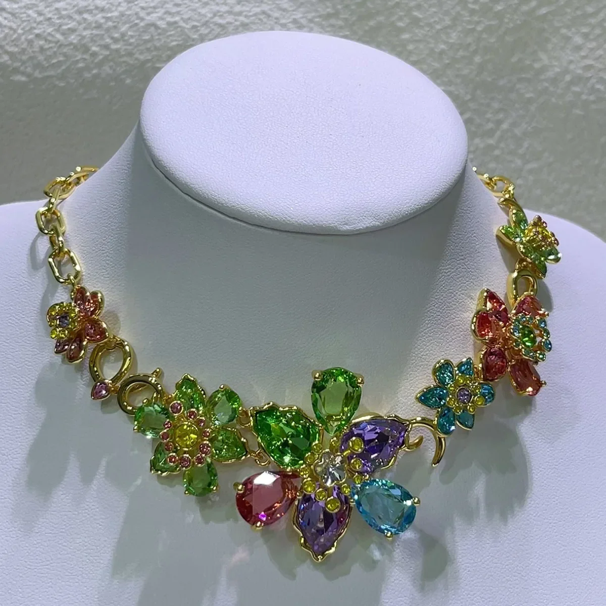 Originele sieradenset nieuwe kleur bloem kristal boetiek onregelmatige oorbel prachtige ketting ring armband huwelijkscadeau voor vrouwen