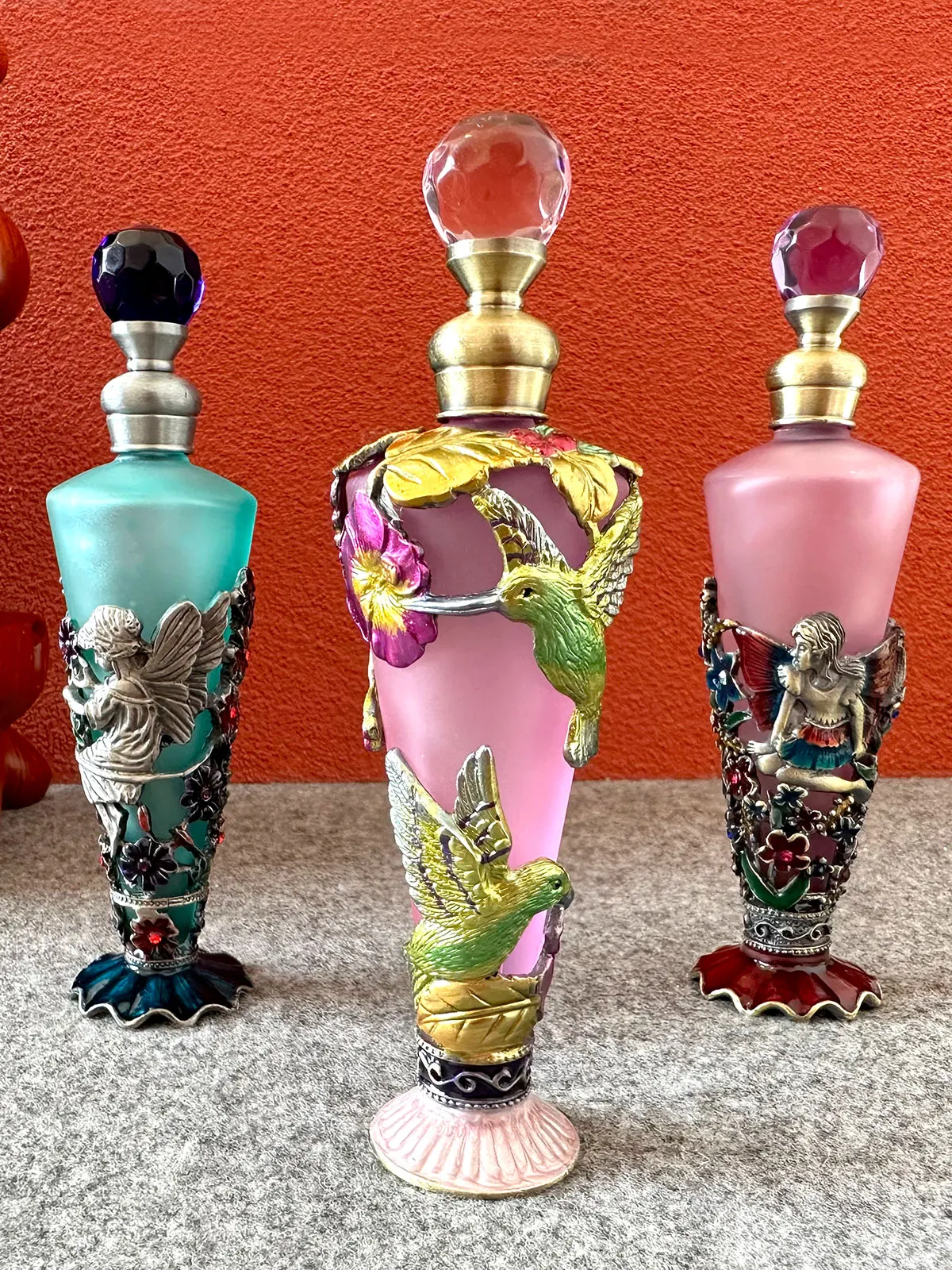 Botellas de Perfume de vidrio vacías, botella de Perfume de cristal de lujo, rellenable, Vintage, Ángel colibrí, flor decorativa, 25ML