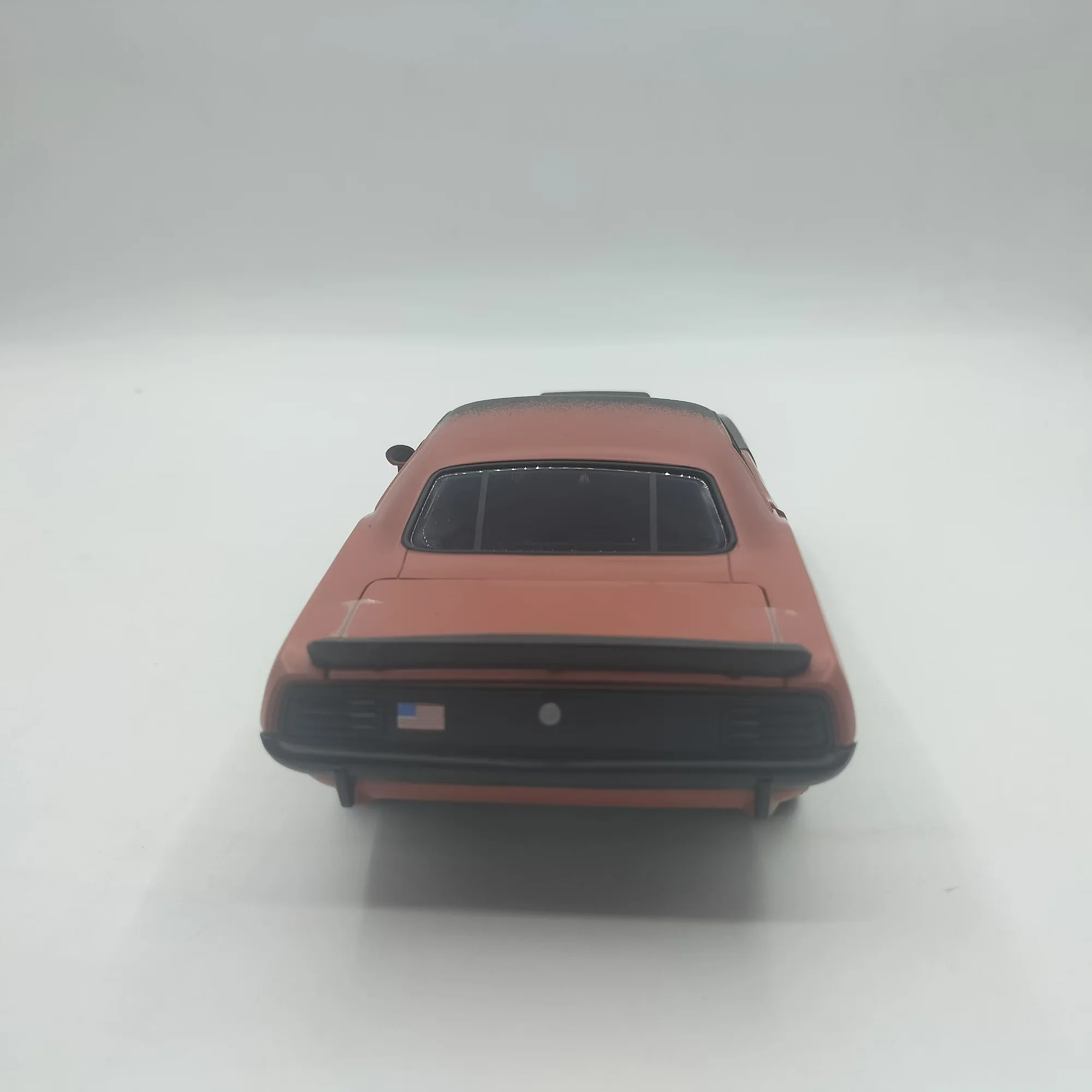 Die-cast 체중계 1970 Plymouth Hemi Cuda Muscle 자동차 시뮬레이션 합금 자동차 모델 선풍기 컬렉션 홈 장식 금속 장식품, 1:18