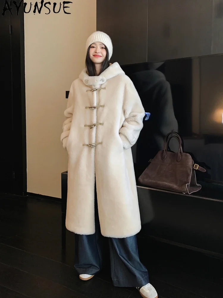 AYUNSUE 100% Wool Coats for Women 2023 Elegant Sheep Shearing Jacket Hooded Winter Long Fur Coats Horn Button Roupas Femininas