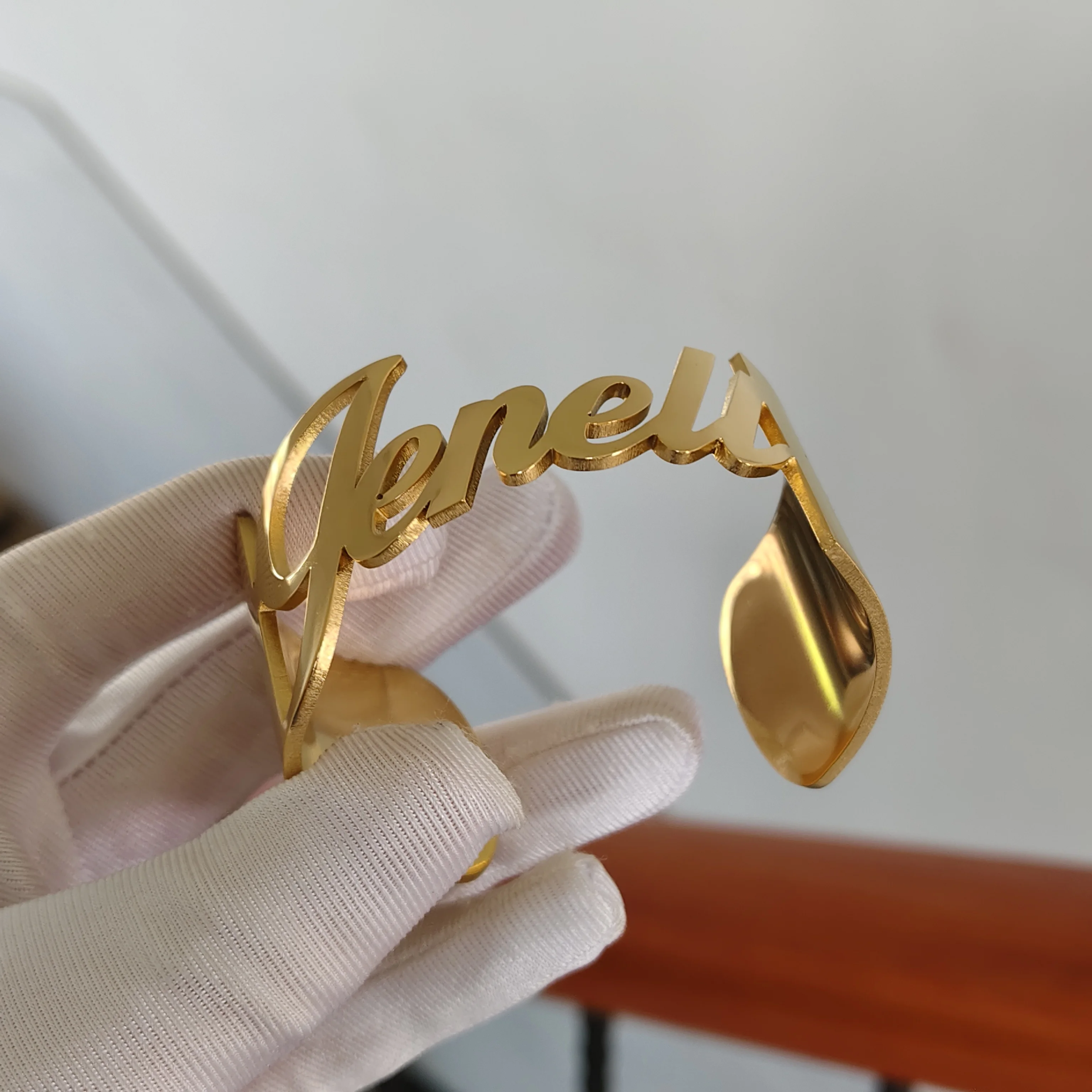 

DHQH New Wholesale Customized Name Opening Bracelet Personalized Letter Adjustable Bracelet Christmas Gift Factory Direct Sales