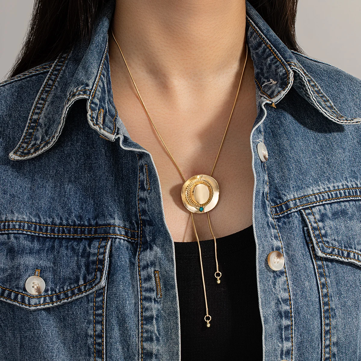 Vintage-style cowboy hat pendant necklace, adjustable drawstring sweater chain, versatile accessory