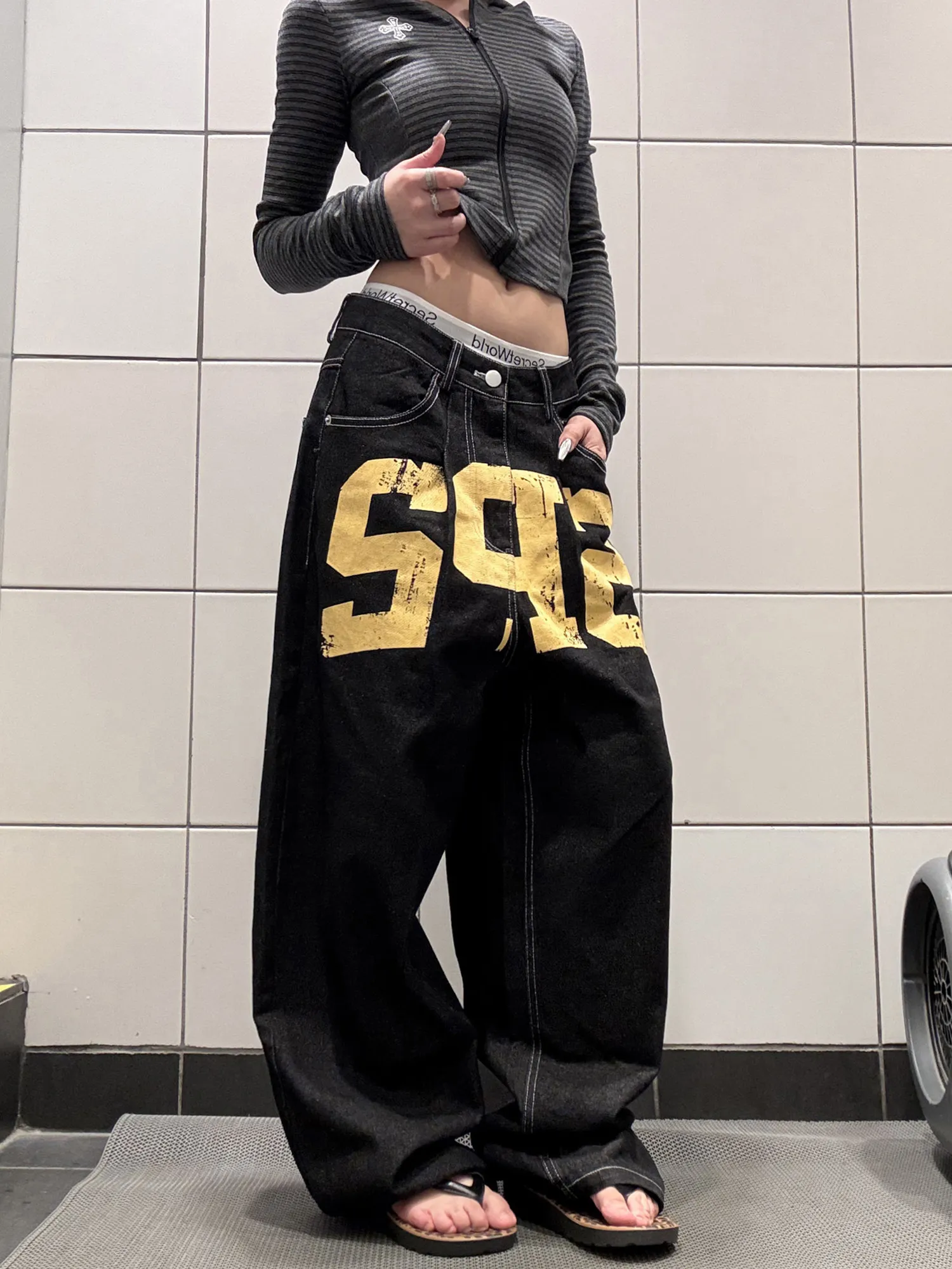 

Retro American High Street Loose Wide Leg Jeans Casual Dance Jazz Pants Printed Letters Men Women Cool Handsome Jeans