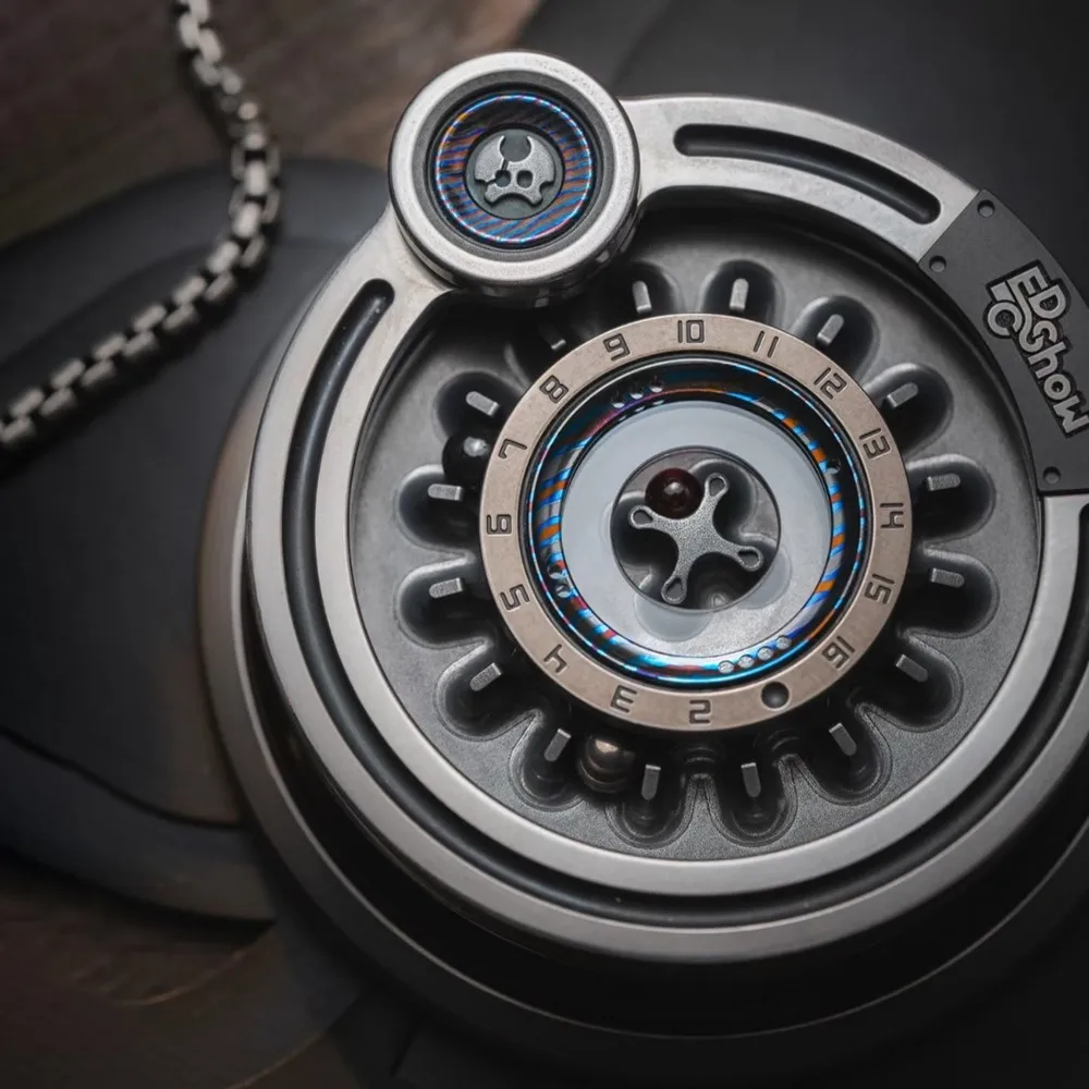 LAUTIE Carnival Mega Spinner Serie 2099 Edizione limitata EDC Show Zircuti Patch Accessori da scrivania per ufficio