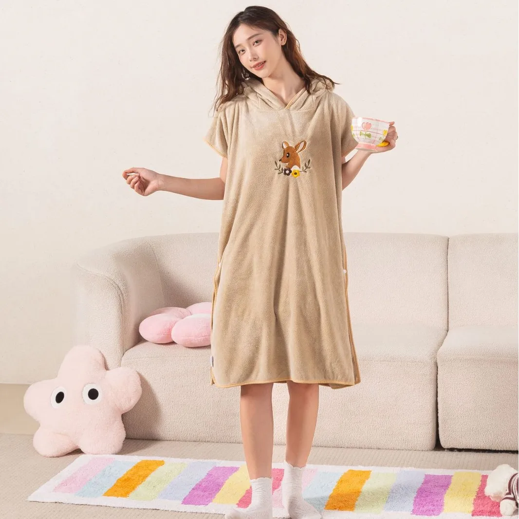 Camel-Colored Cape-Style Adult Hooded Cartoon Pullover Bathrobe – Soft, Highly Absorbent Coral Fleece Wearable Towel.