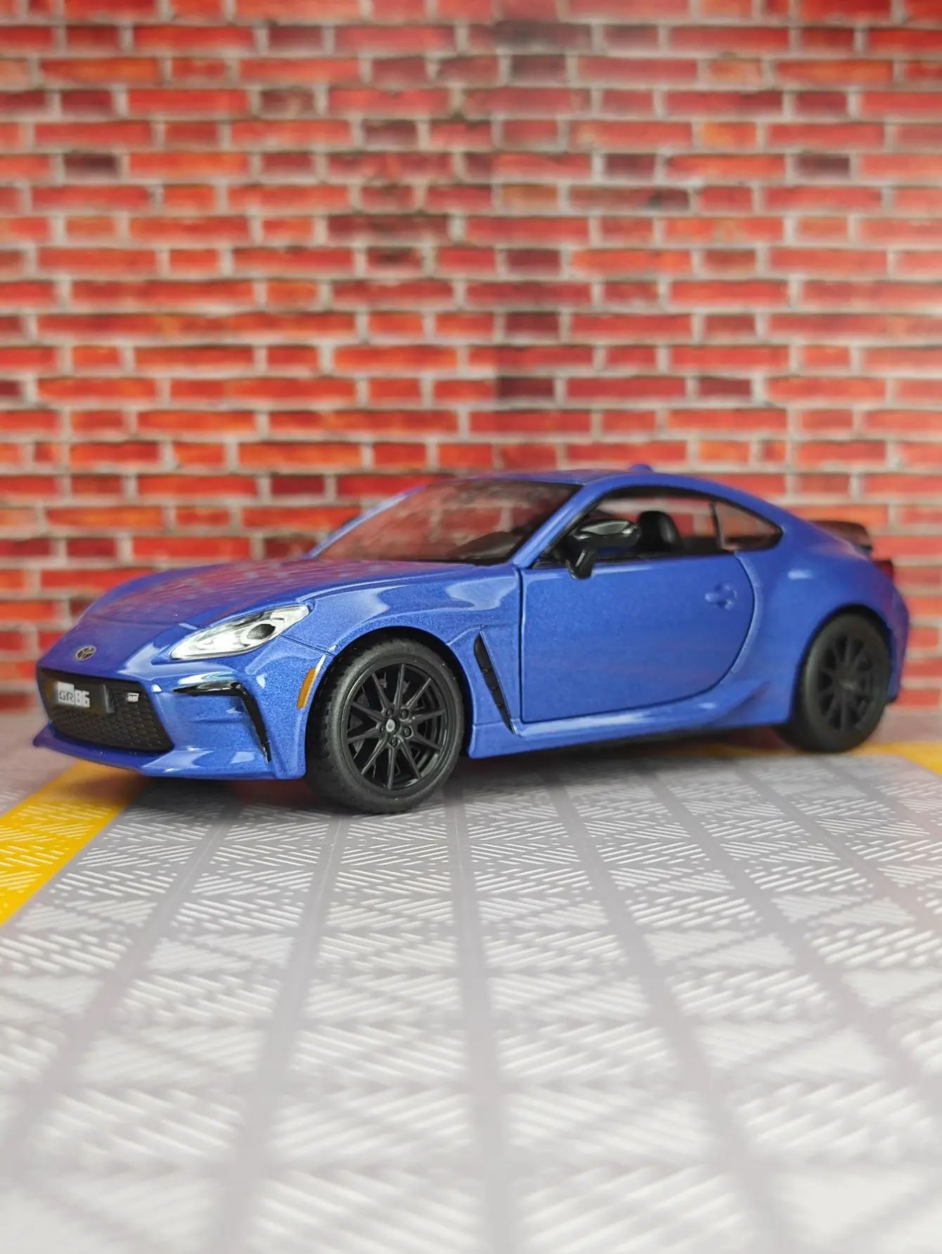 1:28 Toyota GR86 alloy car model doors can be opened has simulated sound and lighting good quality finely crafted view 5
