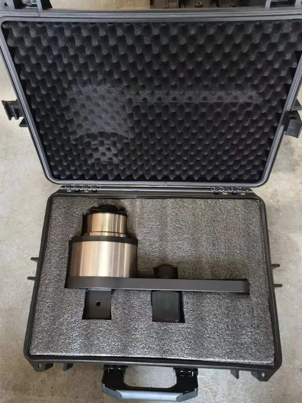 Flat Model Portable Manual Torque Multiplier for Use in Tight Spaces