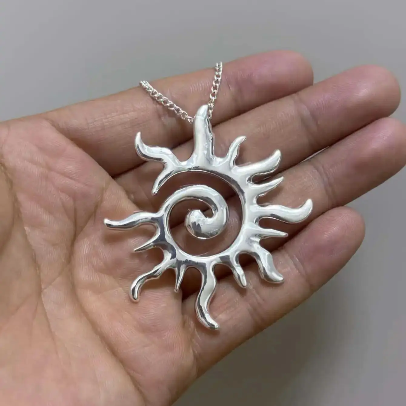 Y2K Retro Vortex Necklace For Women Man Fashion Party Rock Jewelry Accessory Gift Pentagram Vortex Sun Mysterious Hippie Choker