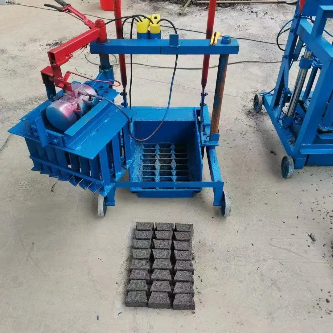 آلة تصنيع الطوب الصغيرة المحمولة بسعر المصنع للبيع آلة تصنيع الطوب اليدوية