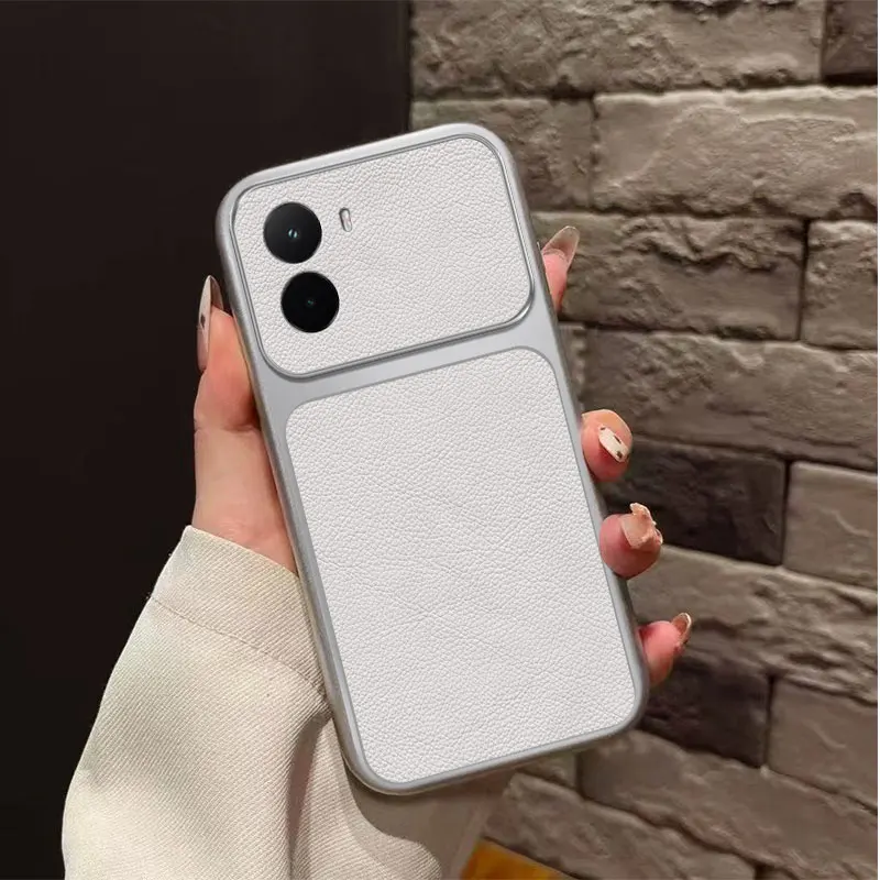 Erschwingliche Luxus-Handyhülle aus hochwertigem PU-Lammleder in Silber, Weiß und Schwarz für Xiaomi Poco M7 Pocom7 4G Rückseite