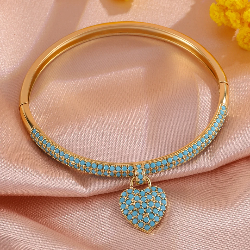 ZAKOL Boho-Armreif mit türkisfarbenem Herzanhänger für Damen, goldfarben, glänzender Zirkonia, Vintage, für den täglichen Gebrauch, Partys, Schmuck, Geschenk, modisches Accessoire. – Detail 7