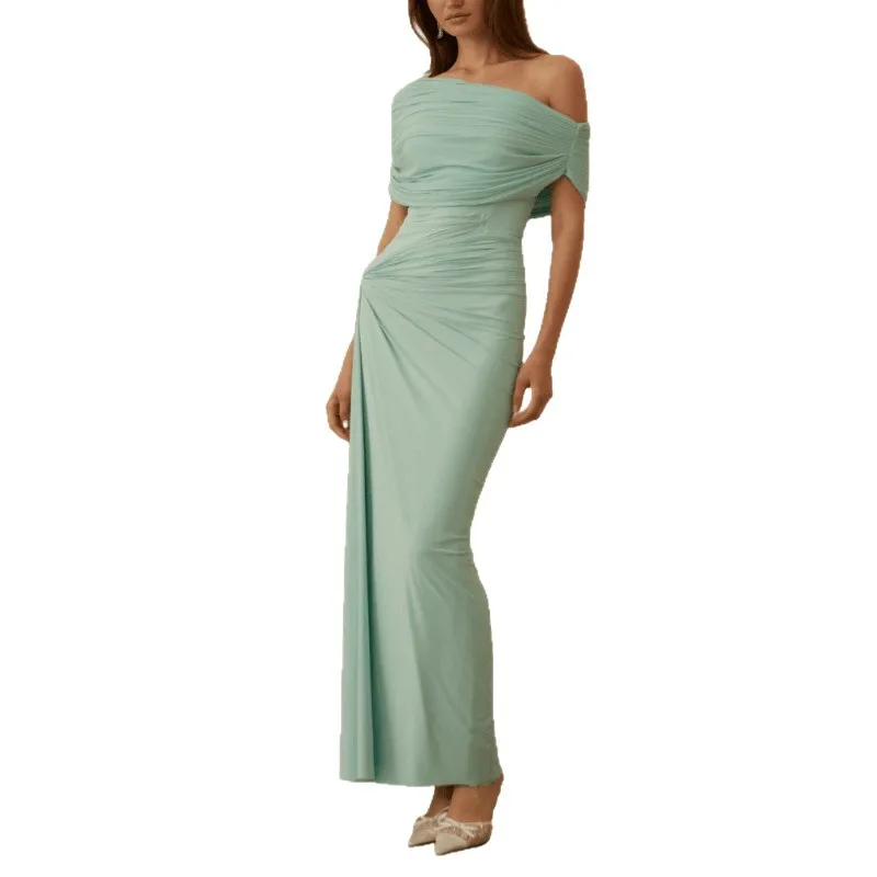 Nouveaux vêtements pour femmes européennes et américaines robe plissée à épaules dénudées à la mode et sexy longue enveloppée dans les hanches