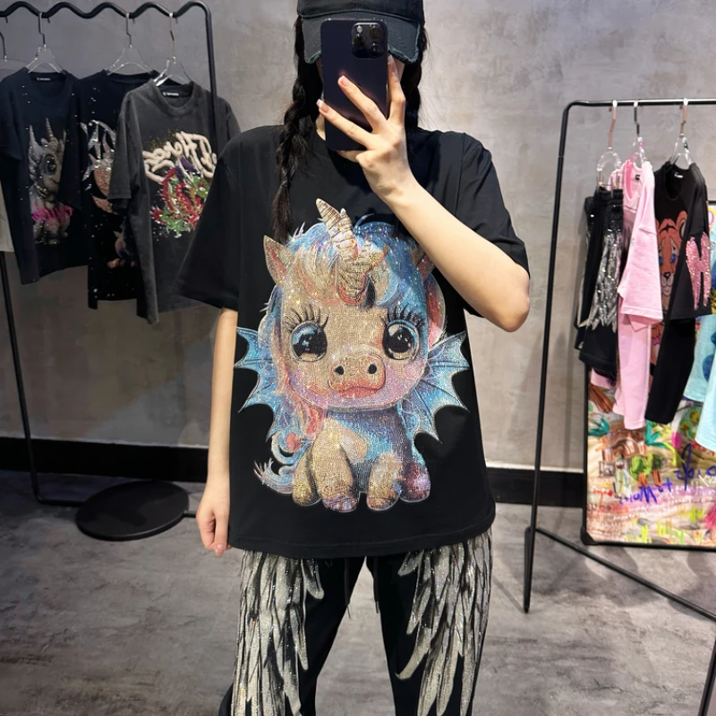 

Age Reduction Summer Women Short Sleeve T-shirt Luxury Cartoon Hot Drilling O-neck Pullover Top High Quality Cotton Tees Trendy