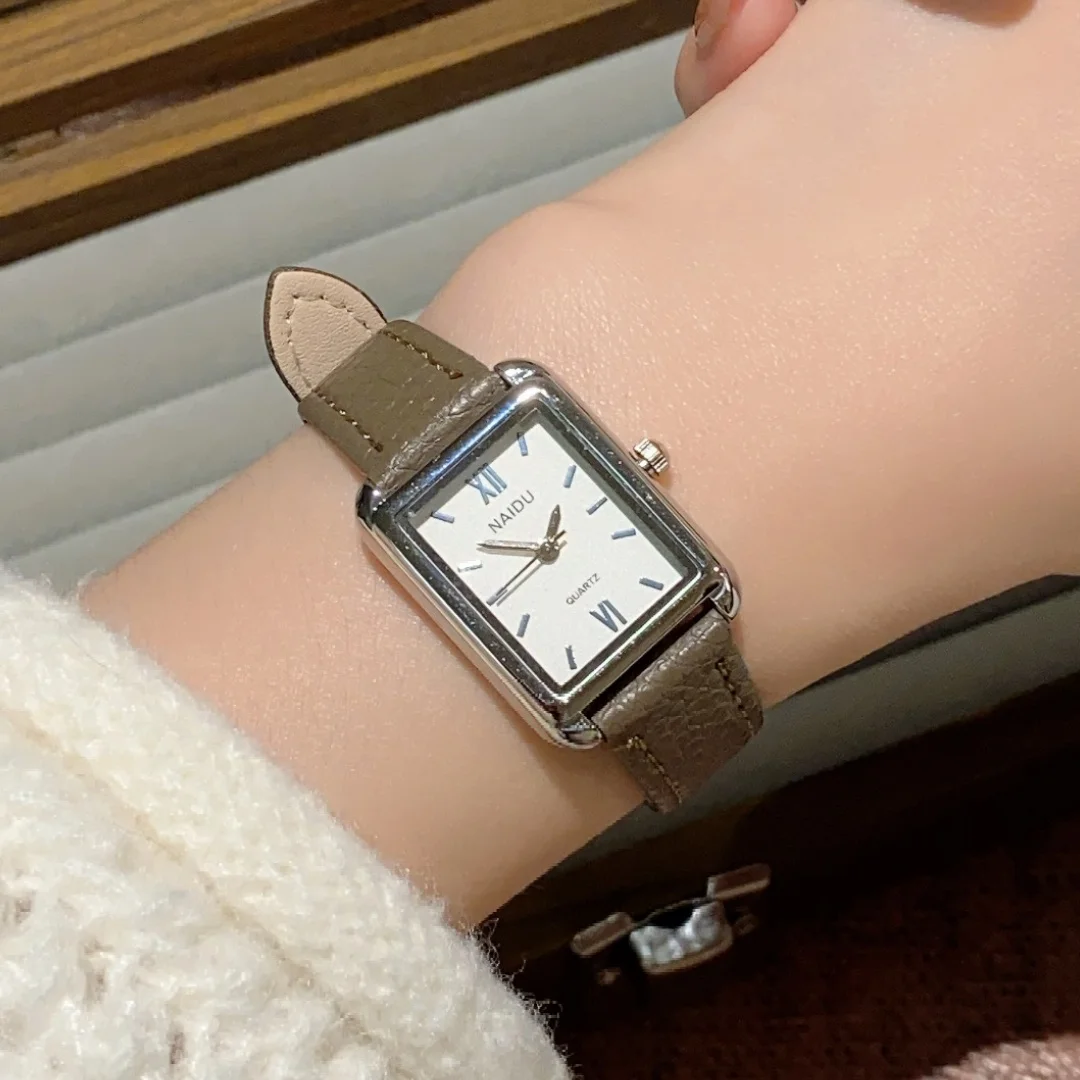 นาฬิกาควอตซ์หน้าปัดสี่เหลี่ยมสายหนังสำหรับผู้หญิง นาฬิกาข้อมือลำลองสำหรับผู้หญิง นาฬิกาข้อมือสุภาพสตรี relojes para damas นาฬิกาข้อมือสำหรับสาวๆ ของขวัญ