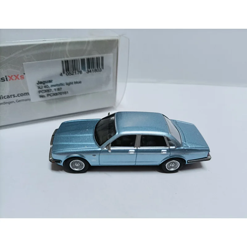 1:87 Scale Jaguar XJ40 Plastic Car Model Collection Ornaments