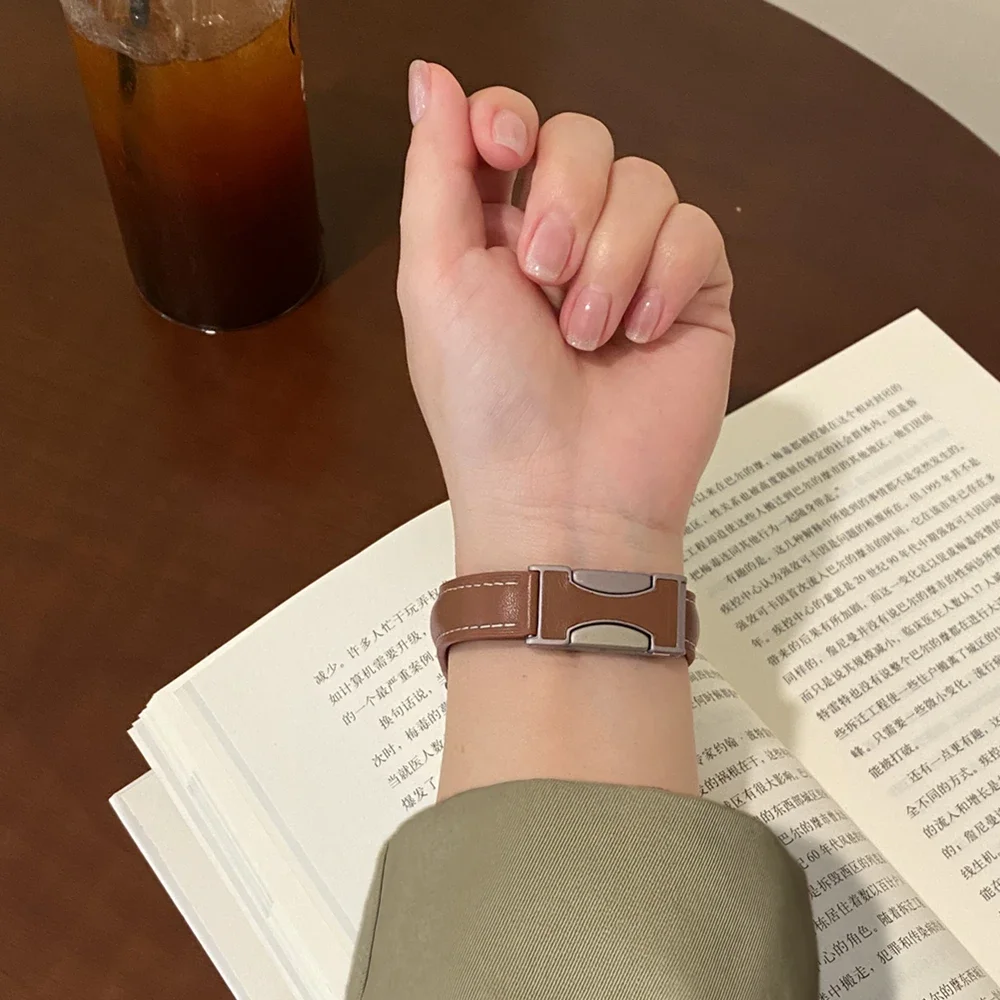 Cinturino in pelle per Apple Watch 10 46mm 42mm 45mm 41mm 44/40/38mm Bracciale magnetico iWatch Series 8 7 6 5 4 Se 9 Ultra2 49mm band