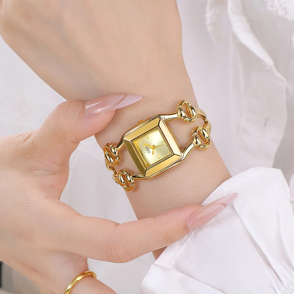 Goldie Light Luxury Premium Bracelet Small Square Watch High Beauty Fashion Alloy Women's Quartz Watch