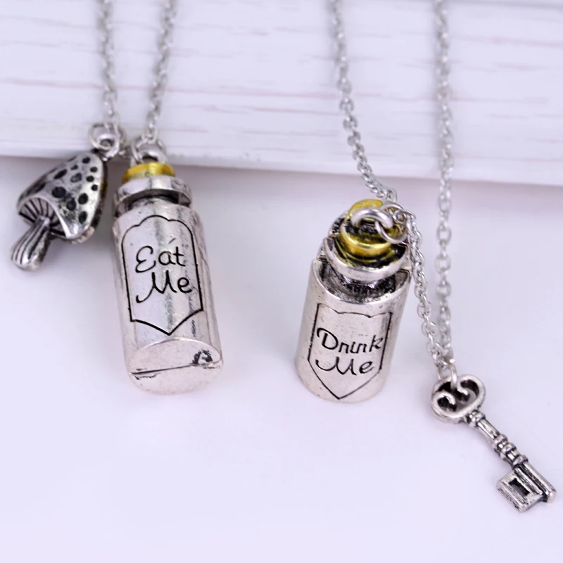 Vintage Charm Alice In Wonderland Torque The Album\'s Title Eat Me Drink Me Charm Pendant Alloy Bottle Pendant Necklace