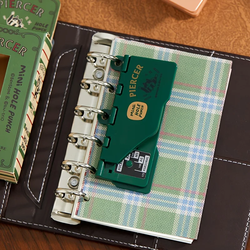 

Портативный дырокол для карт, 1 шт., дырокол в винтажном стиле, дырокол с тремя отверстиями, совместимый с размерами M5, A7, A6