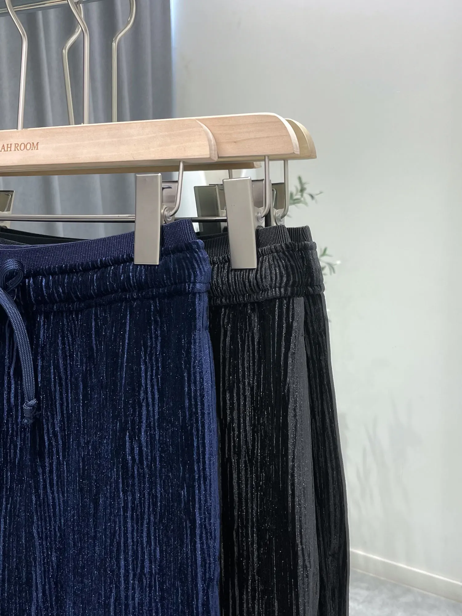 Nok Xiaola 本物 冬 2025 ハイウエスト ストレートレッグ カジュアルパンツ フロア丈 ドレープ ブランド Vライン レディース プレミアムライン