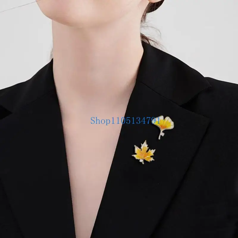 98km Vintage Maple Leaf Brooch Ginkgo Leaf Lapel Pin Elegant Rhinestones Badge Pin