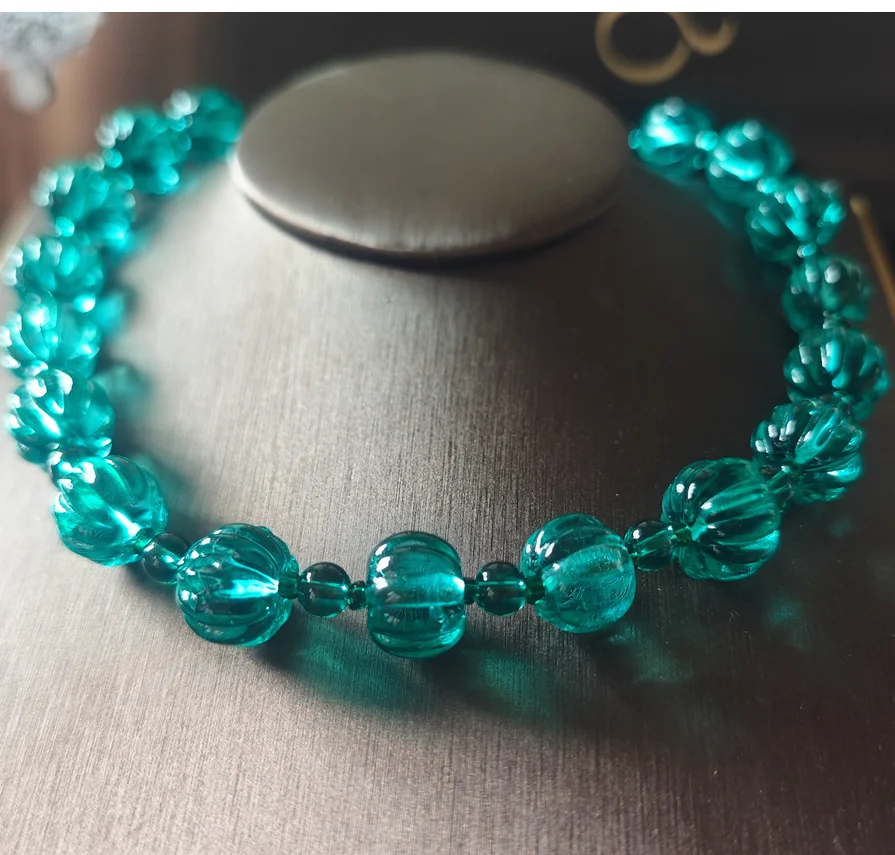 สร้อยคอลูกปัดแก้วสีฟ้าอมเขียว