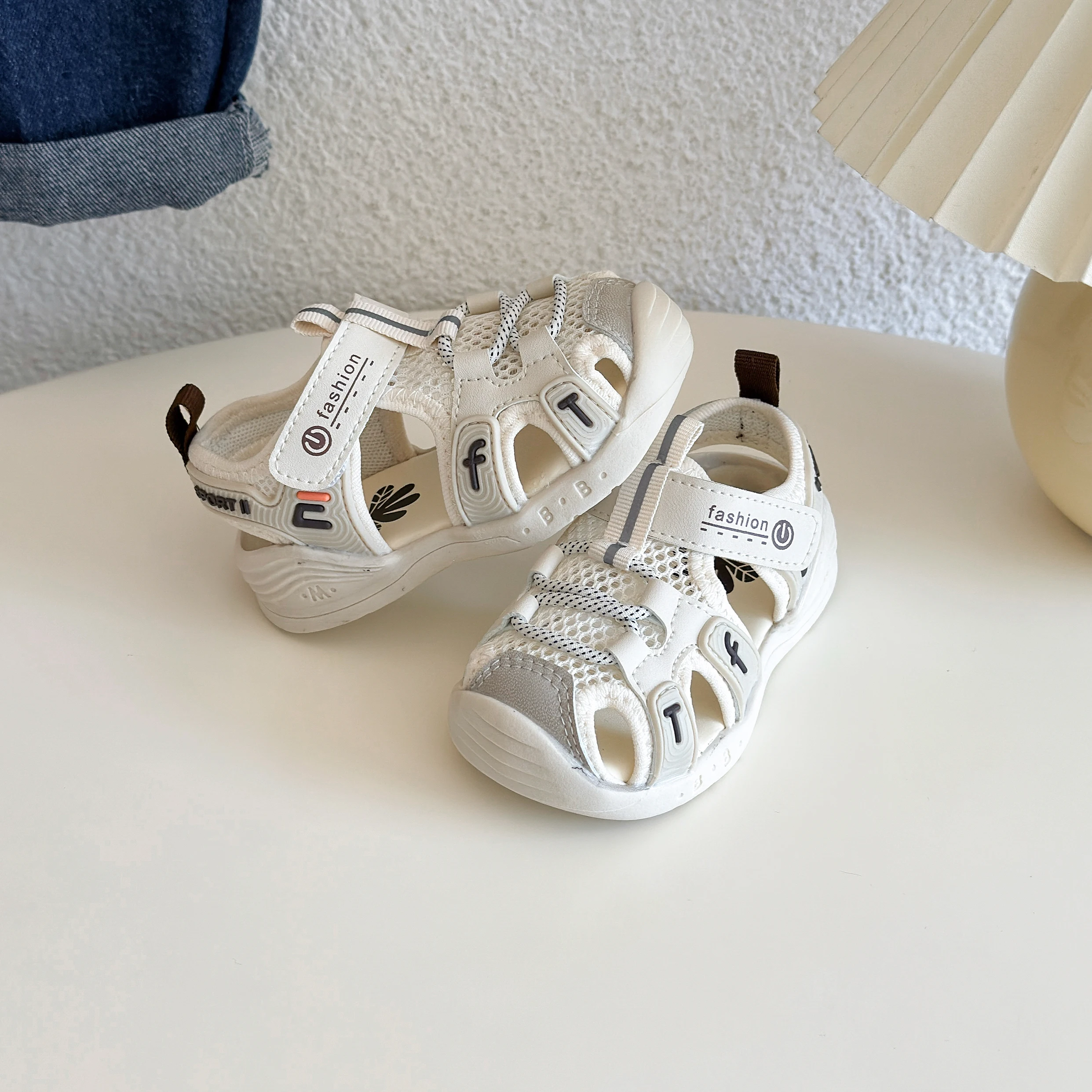 

2026 Summer New Children Beach Shoes Mesh Breathable Girls Casual Shoes Hollowed-out Non-slip Kids Sandals Toes Capped Anti-kick