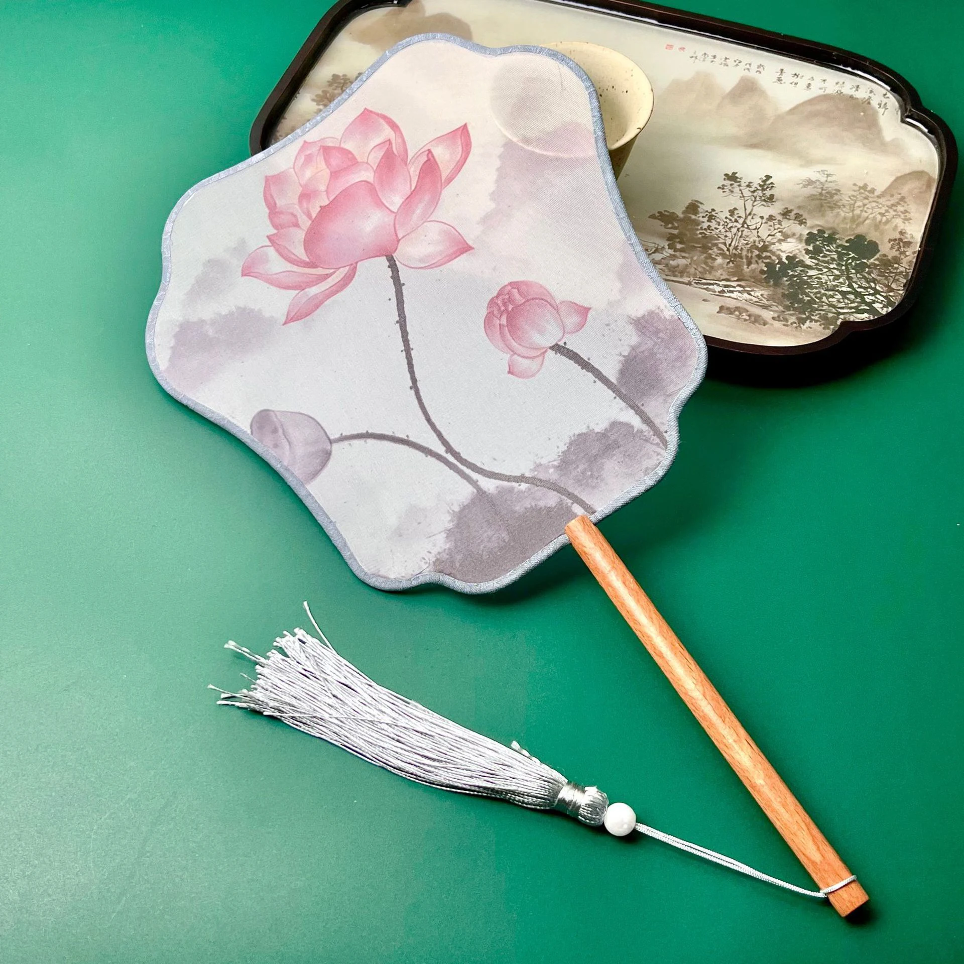 New Chinese Vintage Flower Embroidery Round Hand Fan Chinese Palace Hanfu Floral Silk Hand Fan Craft Wedding Gift For Guests New view 5