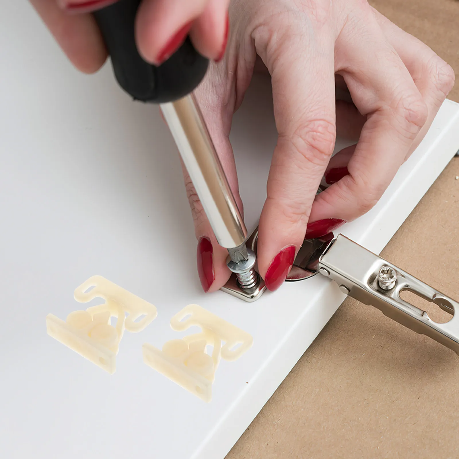 

10 шт. мебельных шариковых защелок, прочные пластиковые фиксаторы для дверей шкафов, легко устанавливаются, не царапают пол, шариковые защелки для дверей шкафов