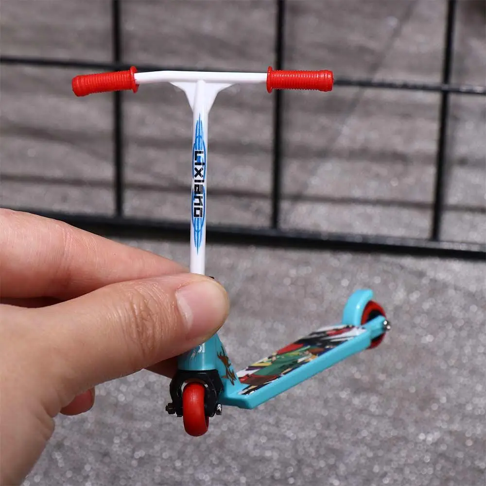 Bomboniere Giocattoli da dito per bambini a due ruote Skateboard da dito rimovibili Mini scooter da dito Mini scooter da dito