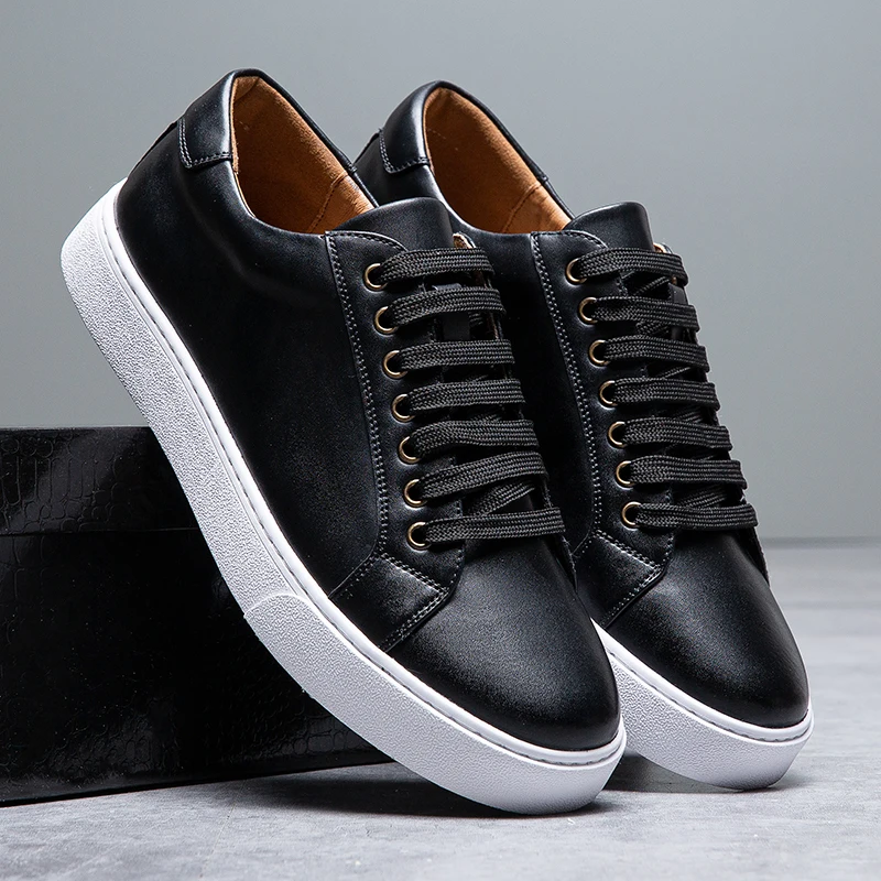 New Men Casual Sports Vulcanized Shoes Comfortable Fashionable Flat Heeled Leather Shoes Outdoor Driving Travel Brand Shoes Men