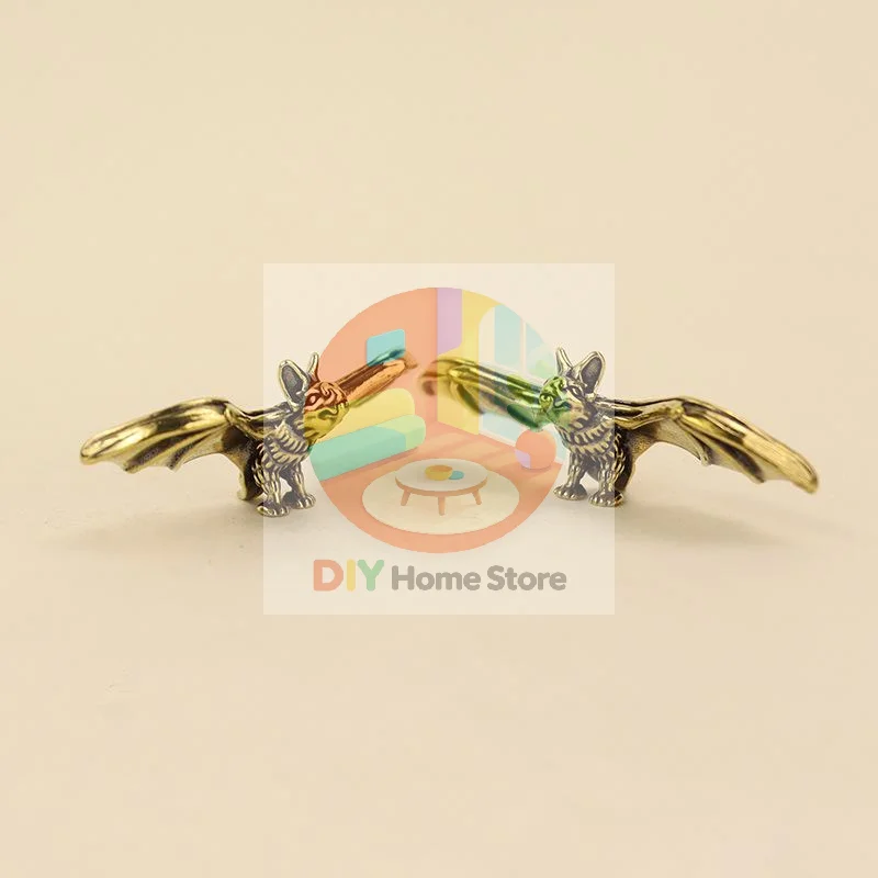 Antique Bronze Bat Sculpture Mini Brass Statue Vintage Craft Decorative Ornament for Bedroom Desktop Home Shelf Decor