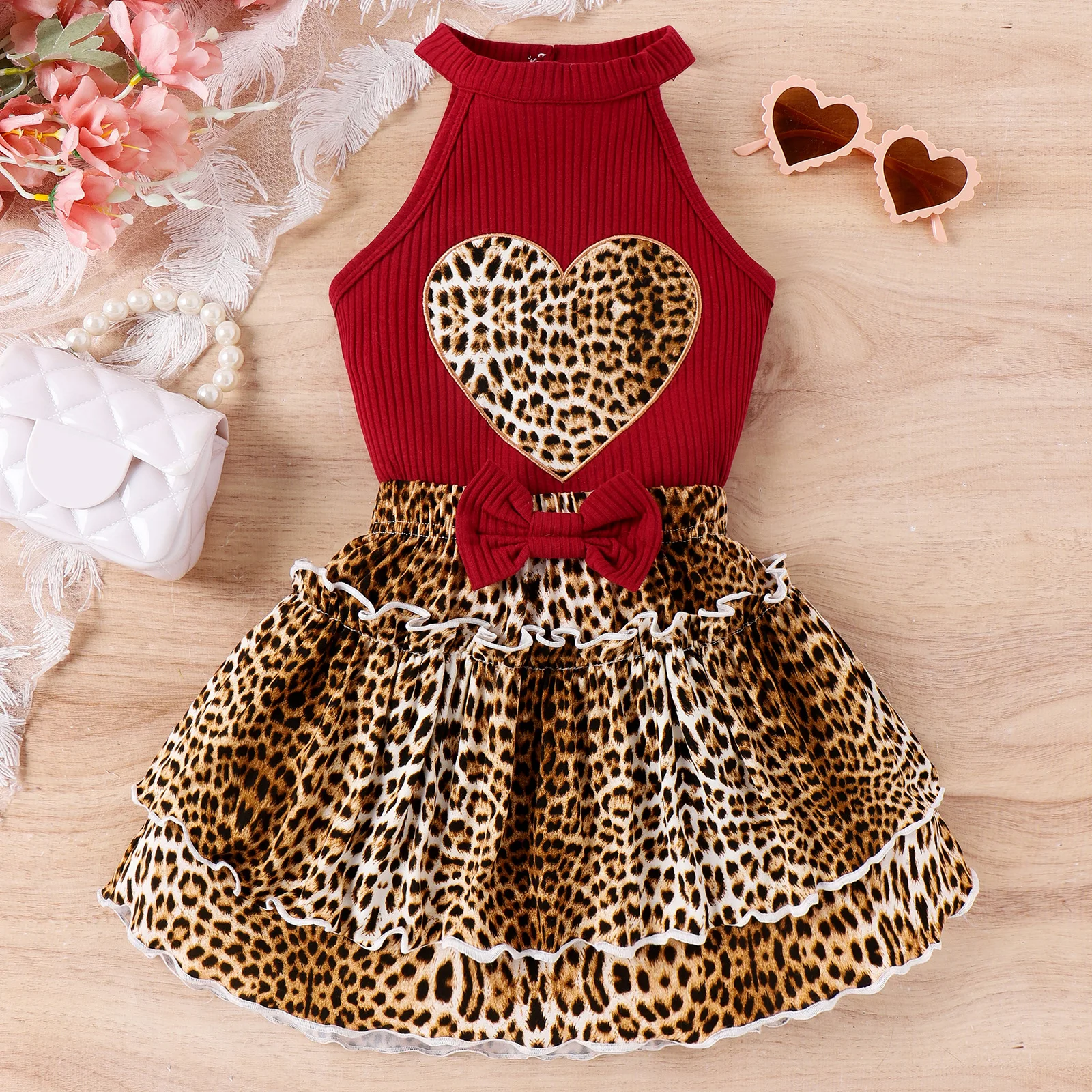 

2024 New Summer Girls Clothes Sets Sleeveless Halter Heart Print T-shirt Tops + Leopard Pleated Skirt Kids Fashion Clothing